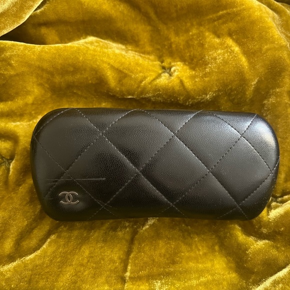 Chanel sunglasses with bows - Picture 2 of 10